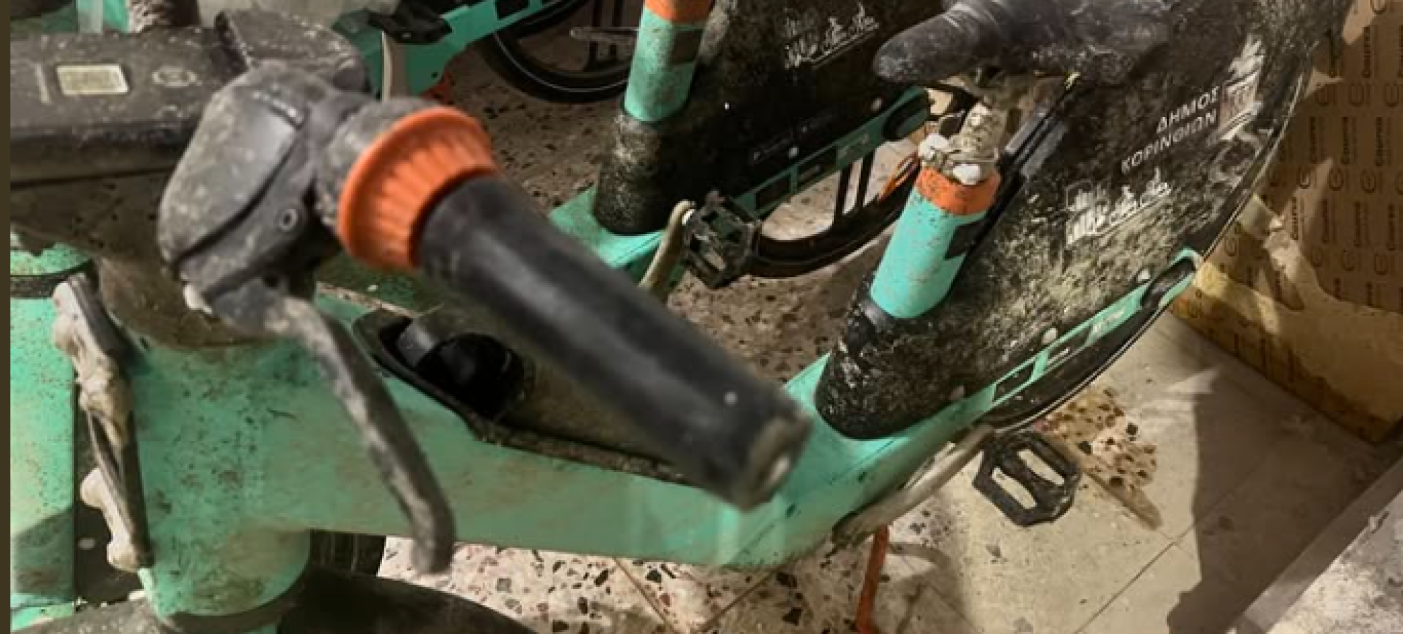 Κόρινθος: Ανασύρθηκαν από το λιμάνι δύο ποδήλατα του προγράμματος αστικής κινητικότητας – Παρέμβαση Μπαλάφα για την προστασία της δημόσιας περιουσίας